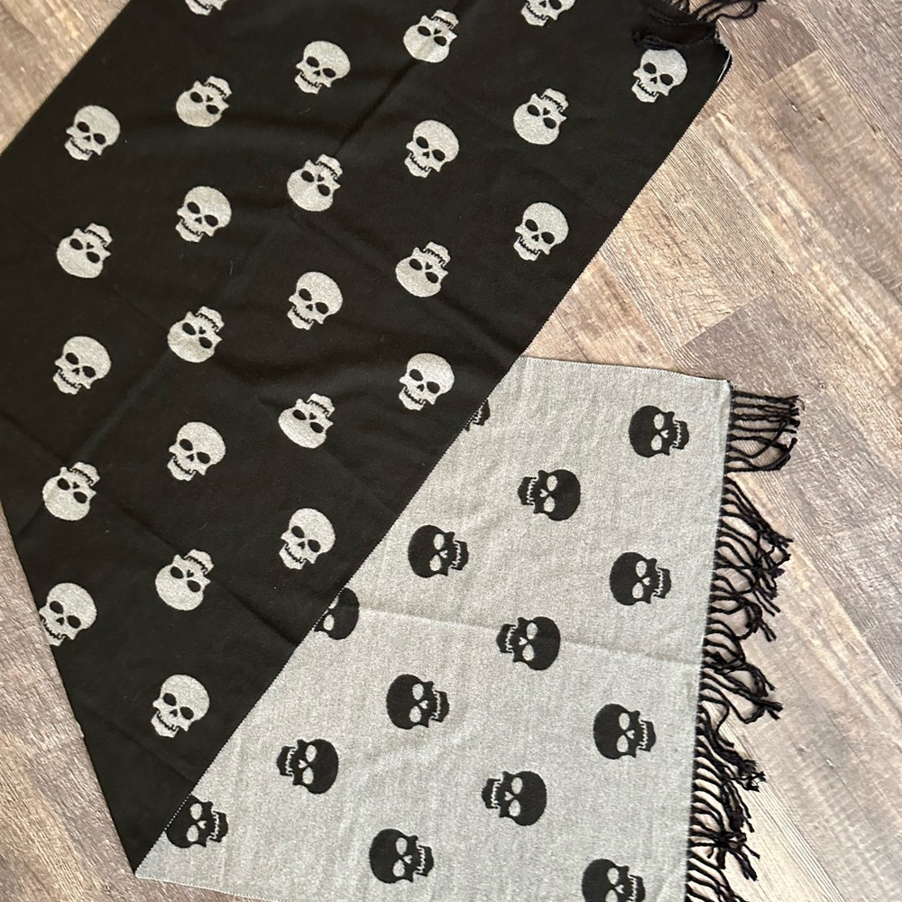 Cashmere Black and Gray Skull Pattern Scarf - Picture 5 of 7